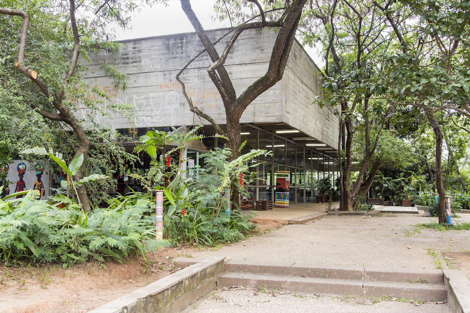 圣保罗历史建筑中的现代文化中心 · Centro Cultural Jabaquara-2