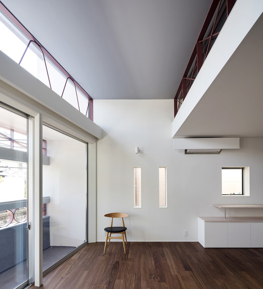 东京狭小空间中的开放住宅-10