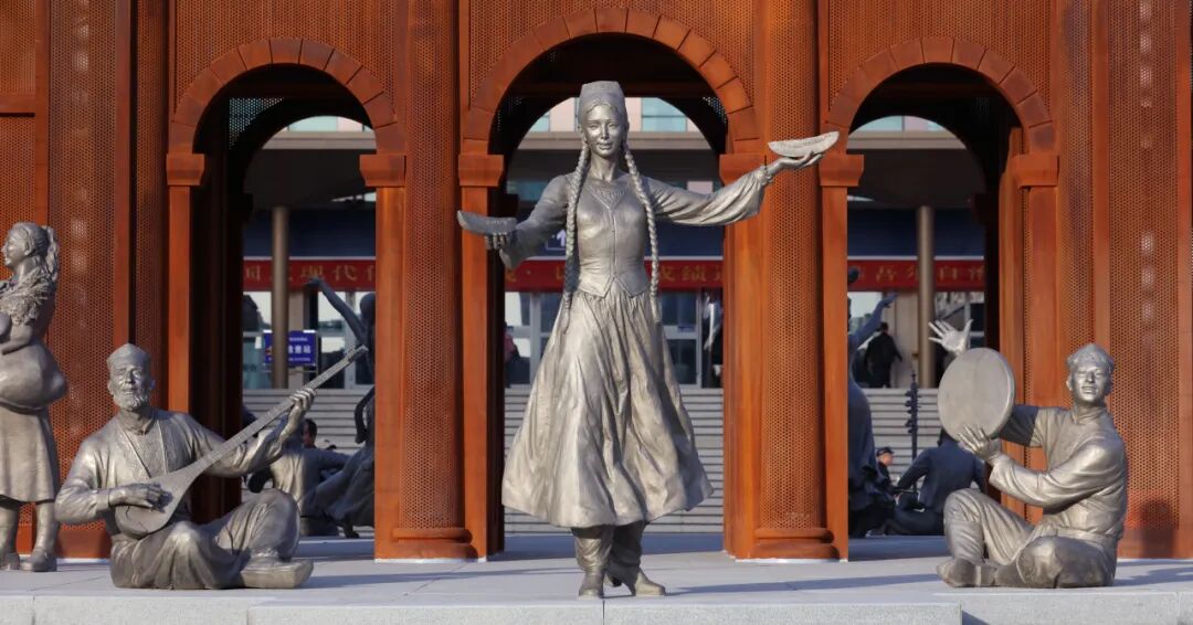 “哈密精神”万岁！央美雕塑系情景式公共艺术作品为人民塑像-16