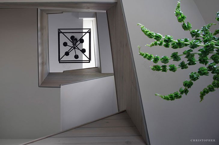 湖畔城堡式别墅 | 自然景观与室内设计的完美融合-11