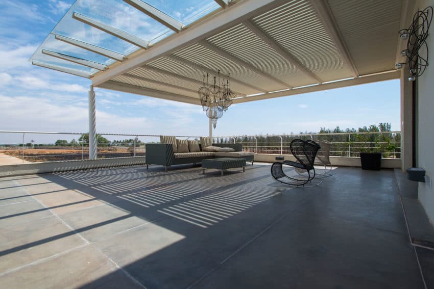 Clover Villa by Mistry Architects-7