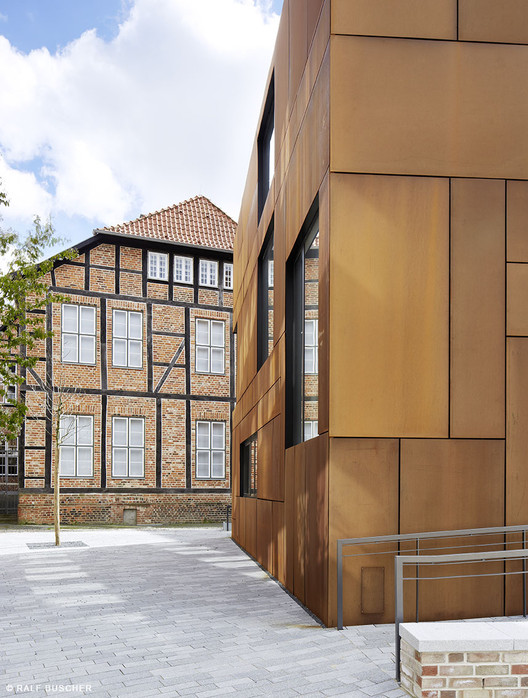 德国基尔市中心的“钢之屋”-12