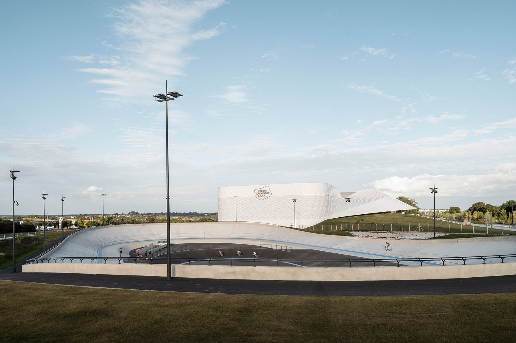 法国 Espace Mayenne 体育娱乐中心丨Hérault Arnod Architectures-9