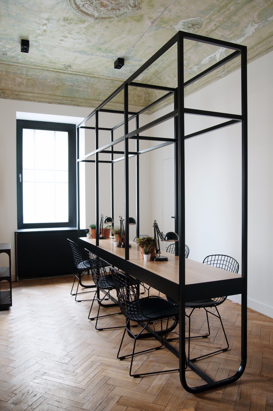 莫斯科老建筑改造美甲店  Crosby Studios-4