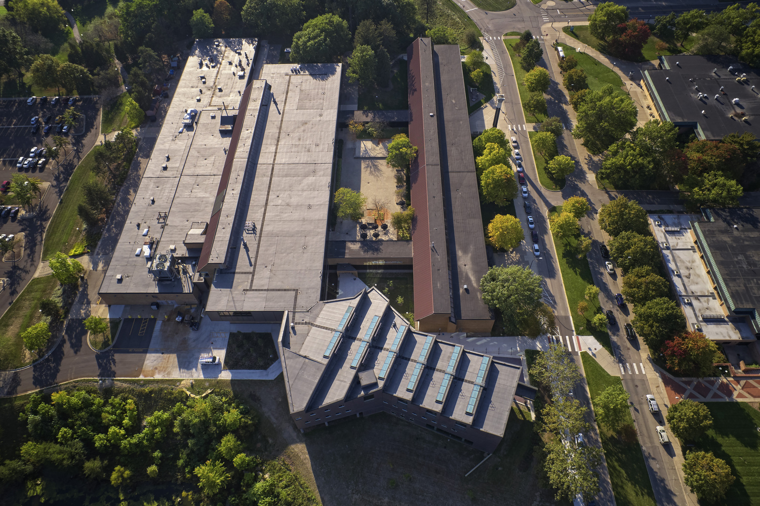 博尼斯蒂尔大道上的线性中心 · 阿尔弗雷德·陶布曼翼-31