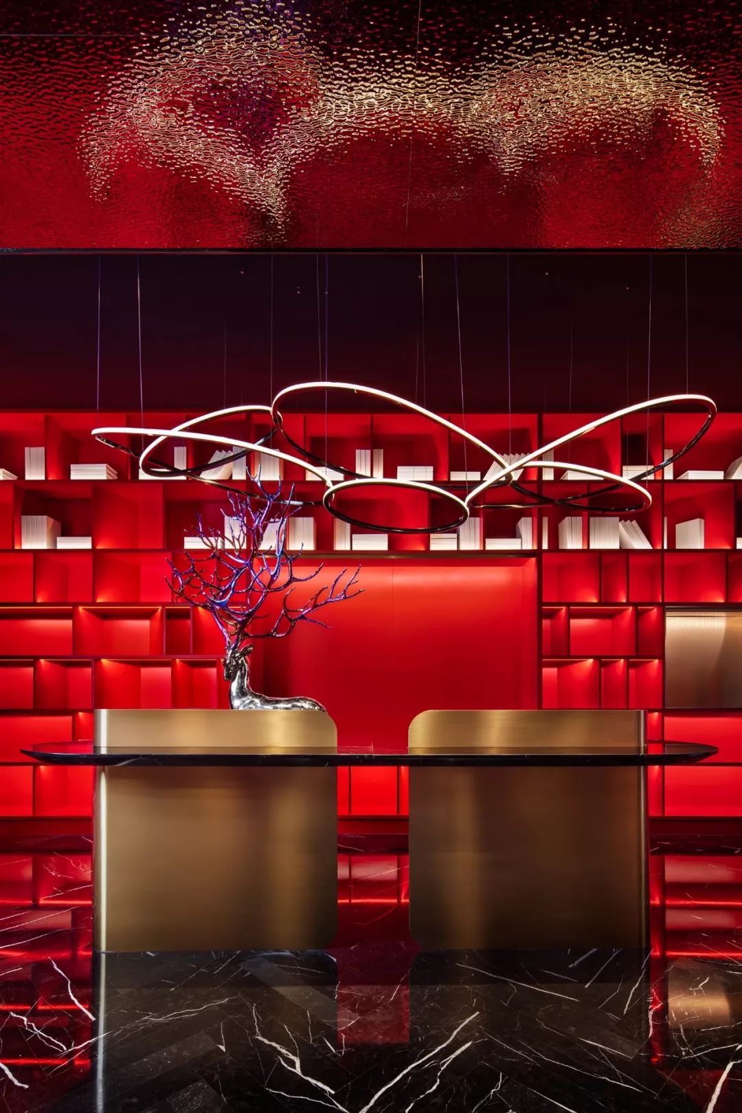 曾建龙打造花禾牛浦东店 | 红艳空间里的美学盛宴-17