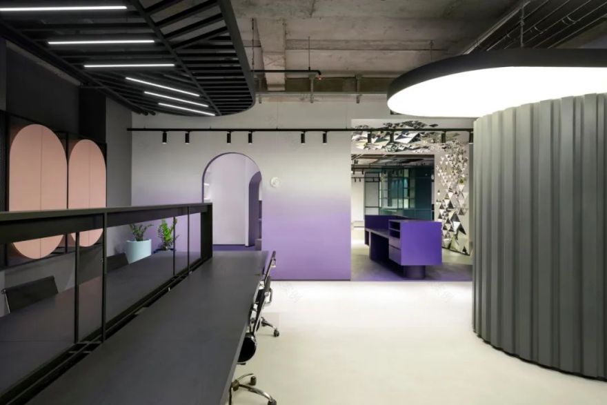 漂浮太空间的化妆品工作室丨波斯花园工作室-19