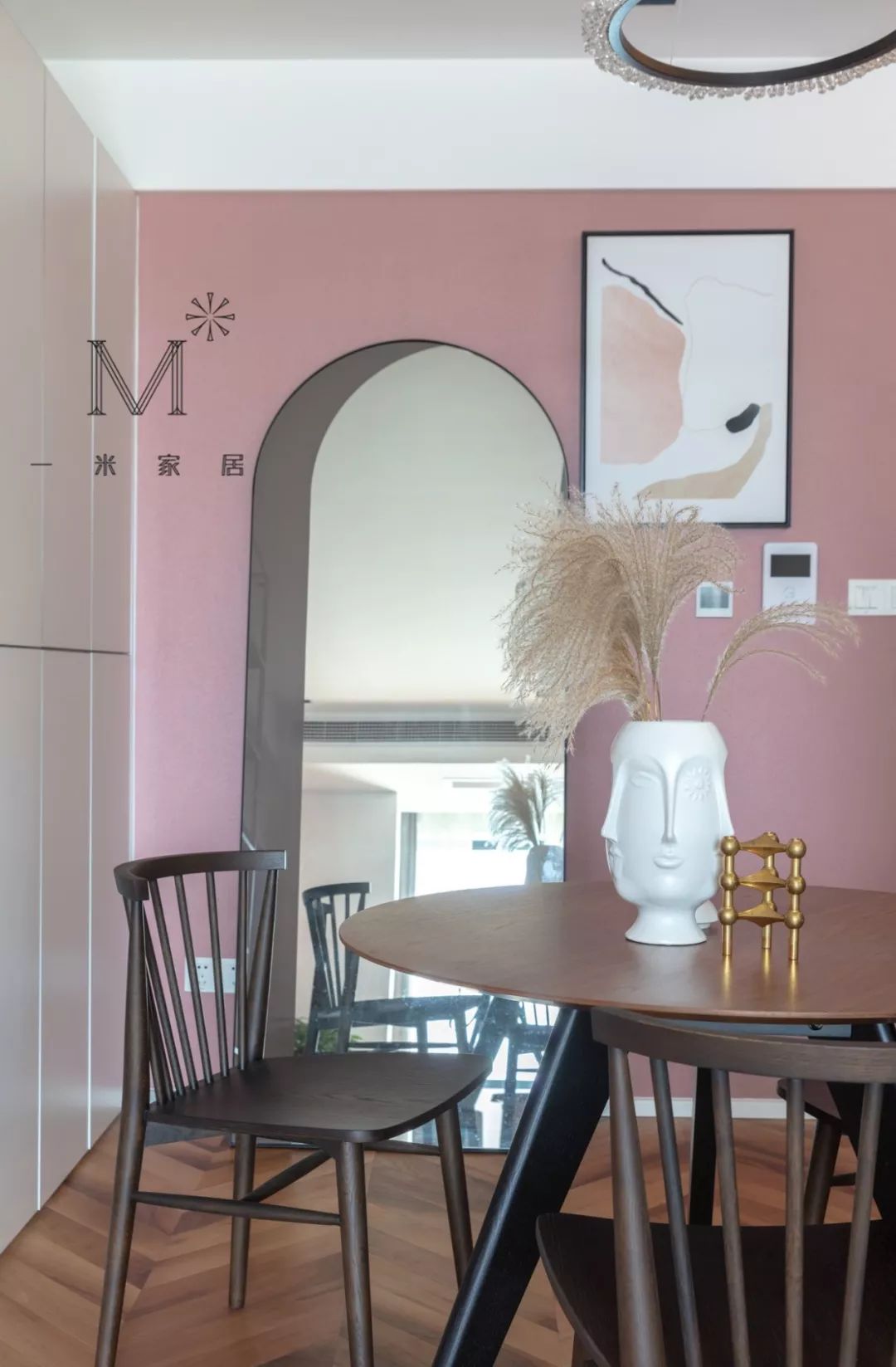 新时代女性独居空间，粉色浪漫与灰色简约的完美结合-35