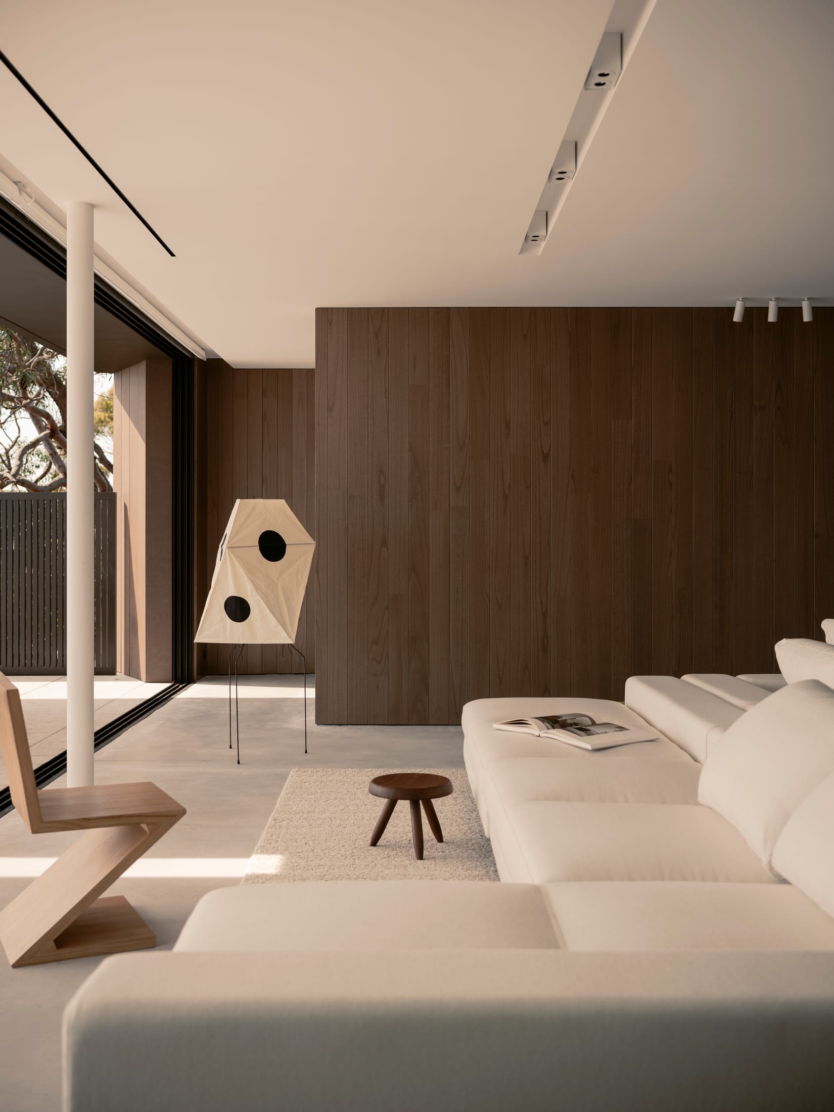 Back of the Moon: A Multi-Generational Coastal Retreat in Maianbar.-0