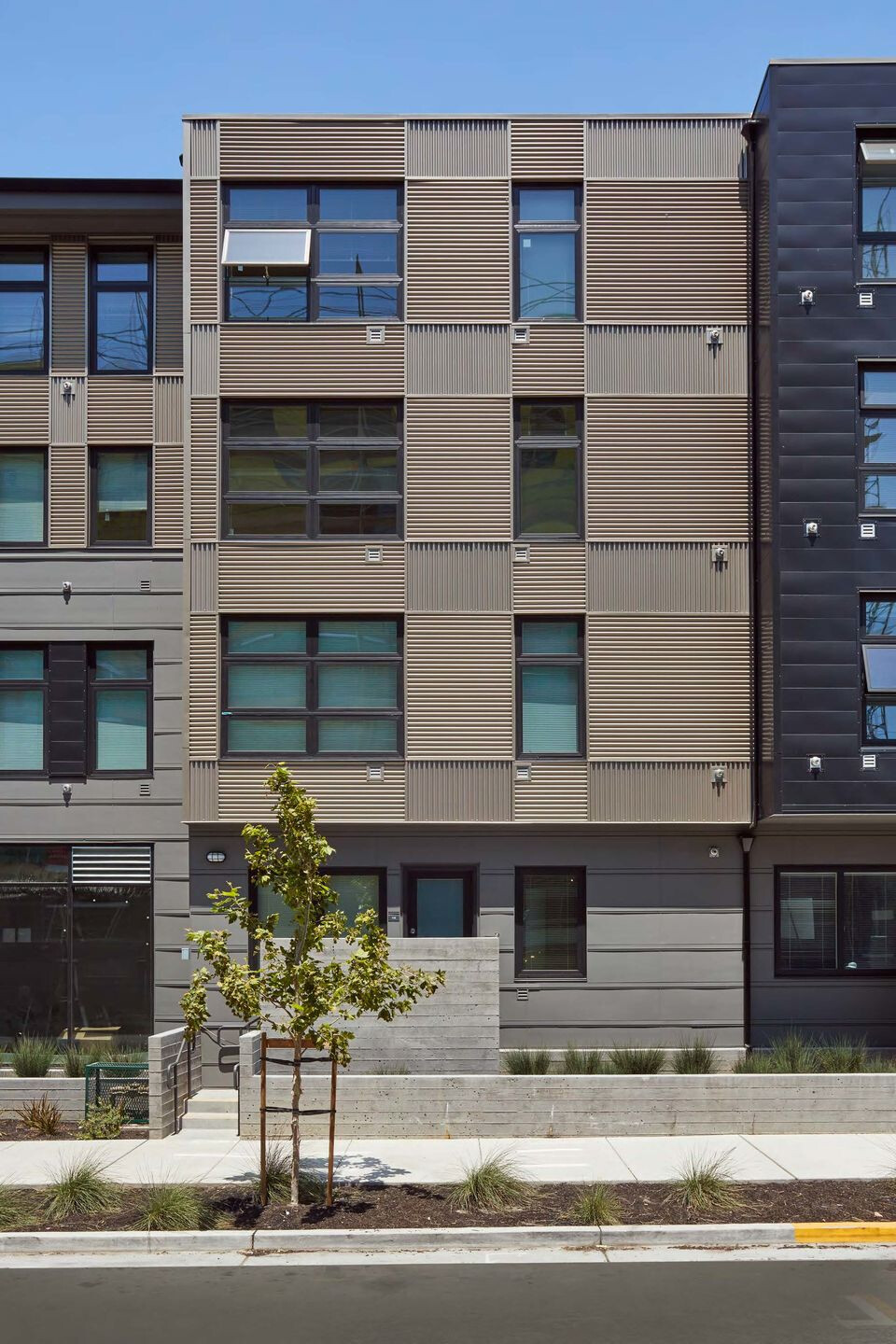 加州 Emeryville 新型混合住宅，工业风与居住功能的完美结合-18