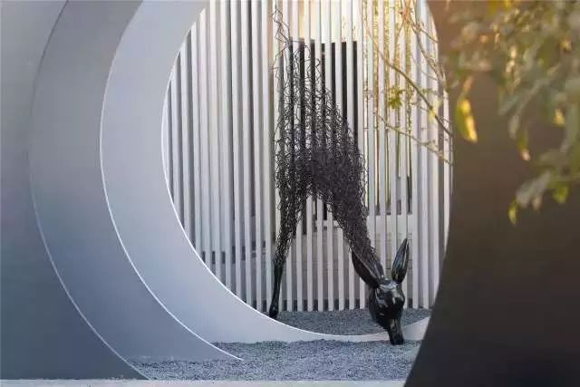 "静"动之间 | 雕塑艺术激活生活空间-22