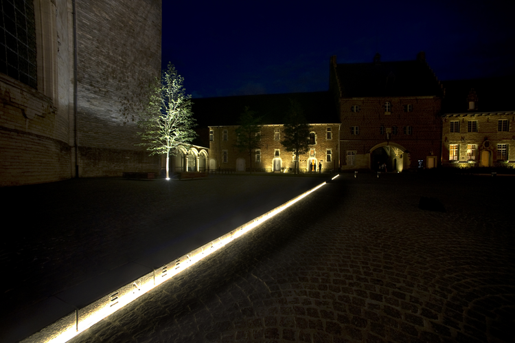 Courtyard of Averbode Abbey  OMGEVING-16