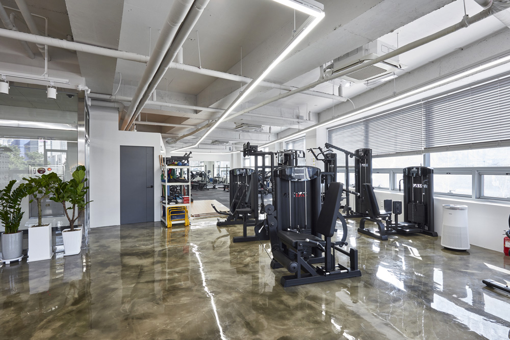 简约白调，70 平私人健身中心的精致设计-10