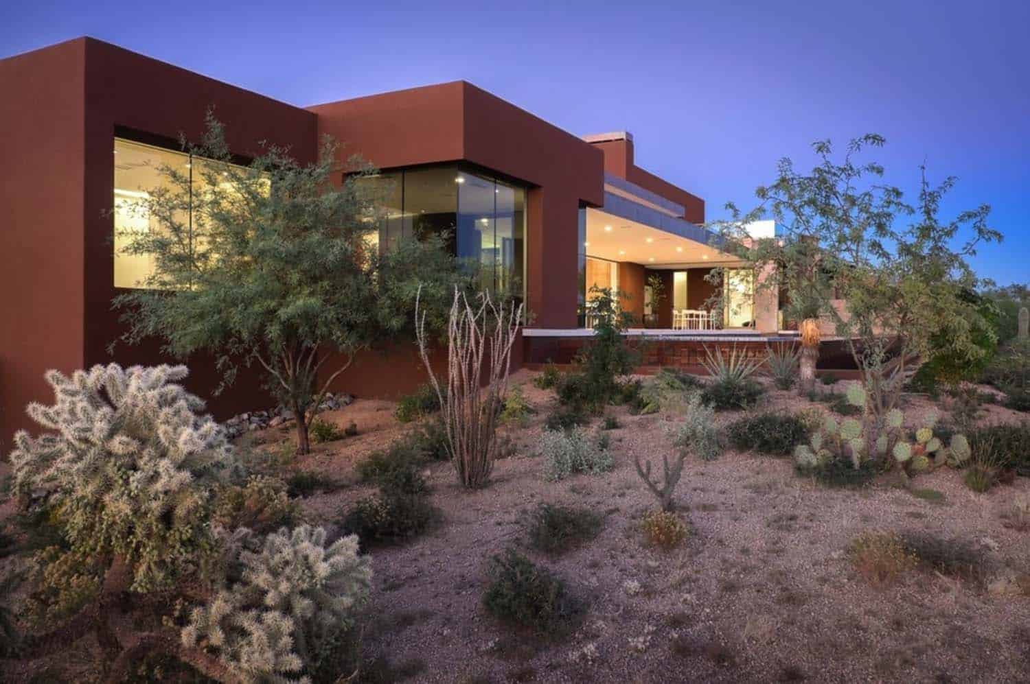 Arizona desert home blurs indoor-outdoor boundaries-24