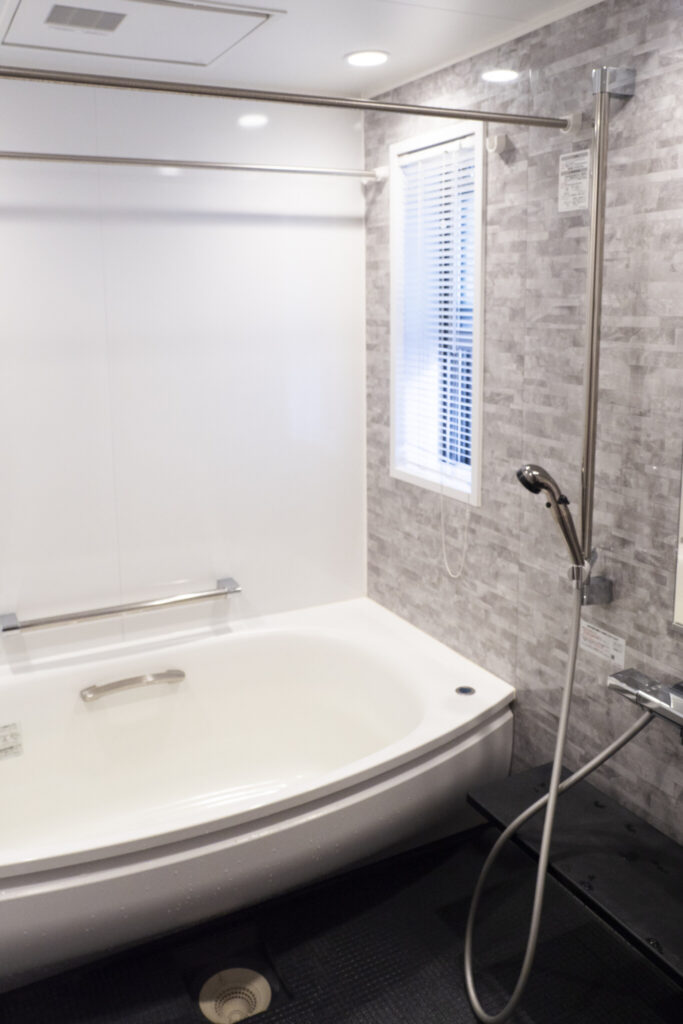 自然素材にこだわる　光と陰が織りなす変化を楽しむ左官の技が光る家 | Architecture | 100%LiFE-16