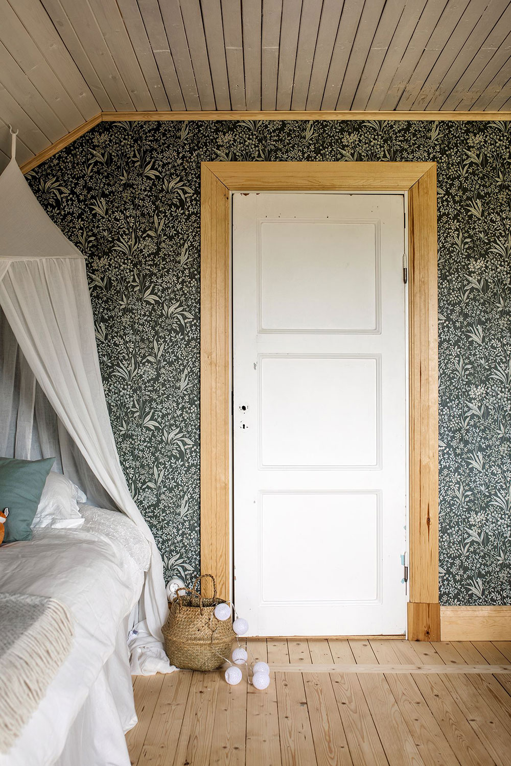 瑞典老夏季度假小屋的现代翻新-23