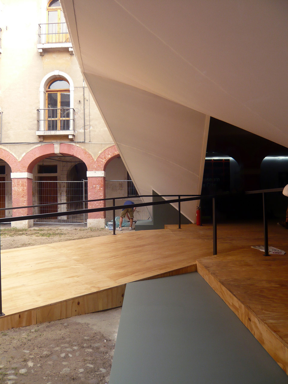  Temporary pavilion inside a cloister 
			-5