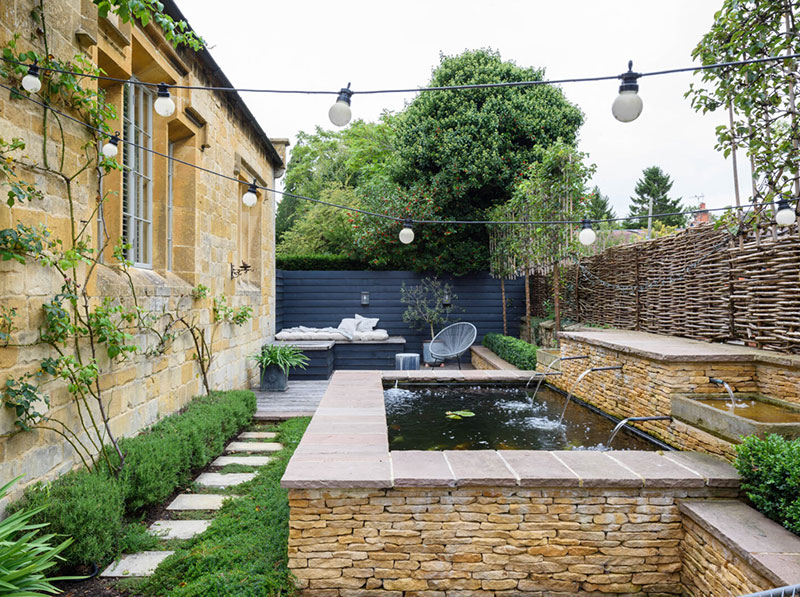 英格兰前学校建筑里的魔力花园-6