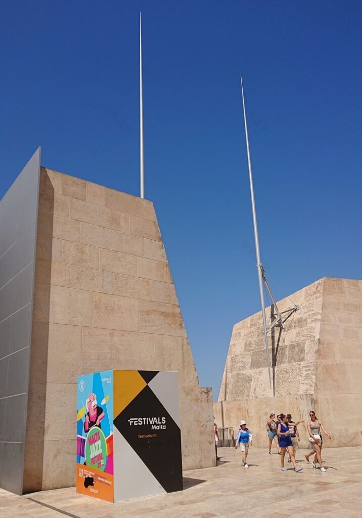 马耳他瓦莱塔城市更新项目(含城门,议会大楼,露天剧院)丨瑞士瓦莱丨以意大利建筑师伦佐·皮亚诺为首的团队-24