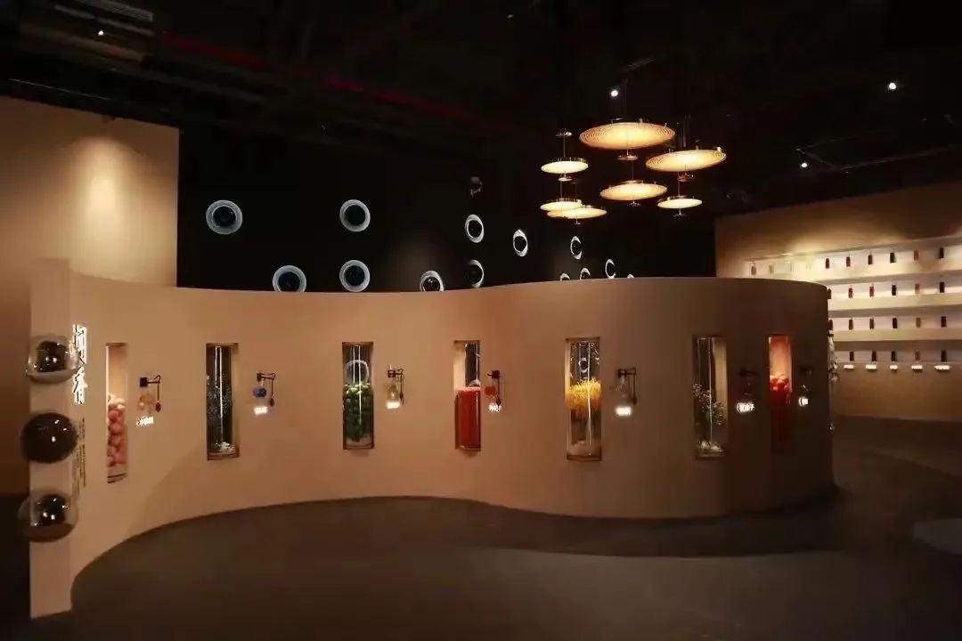 让工业遗存“活”起来，万三酒庄的“诗与远方”-26