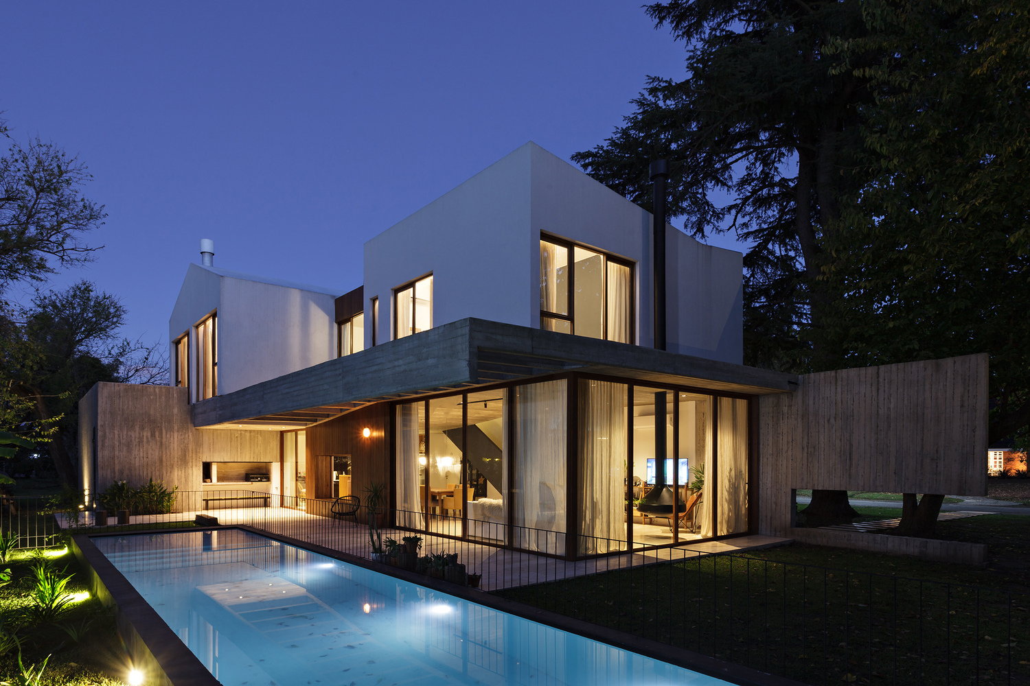 阿根廷封闭社区内的独特几何住宅-37