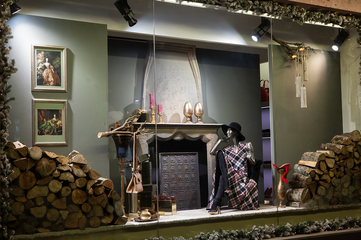 Anastasiya Gushchina丨服装店丨LaGalleria Christmas 2015 Window Display-1