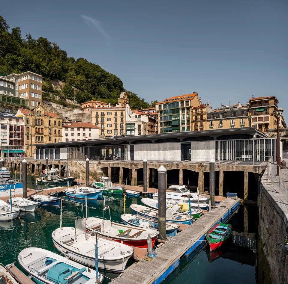 重塑经典，圣塞巴斯蒂安港口渔亭焕新颜-11