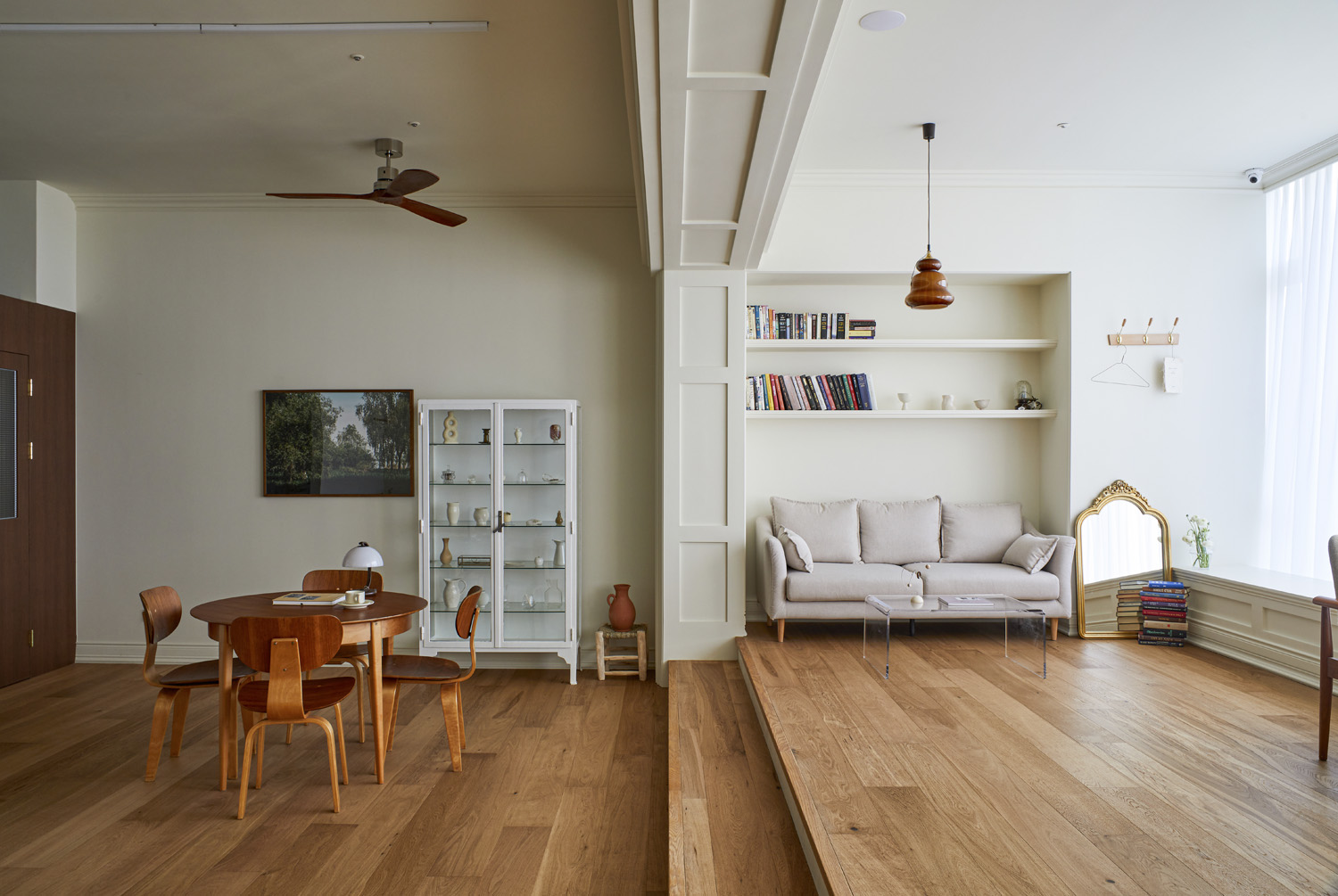 白色与木质的极简魅力 | Deia Studio 的 35 平米迷你工作室设计-3