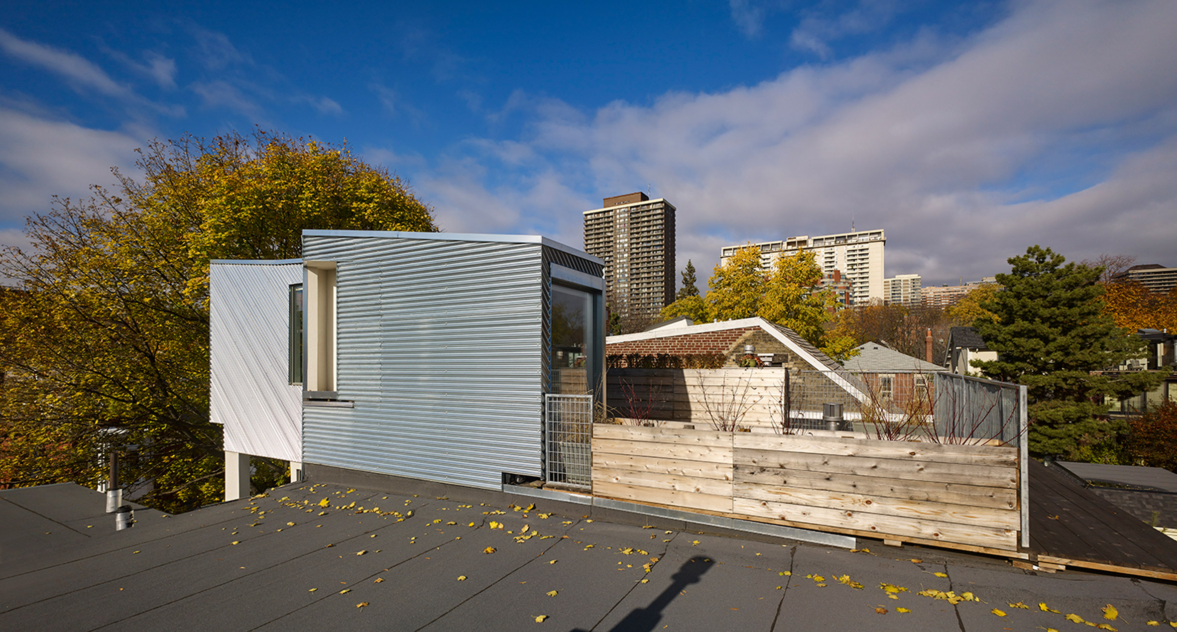 Aleph-Bau creates metal rooftop addition for slender Toronto townhouse-5
