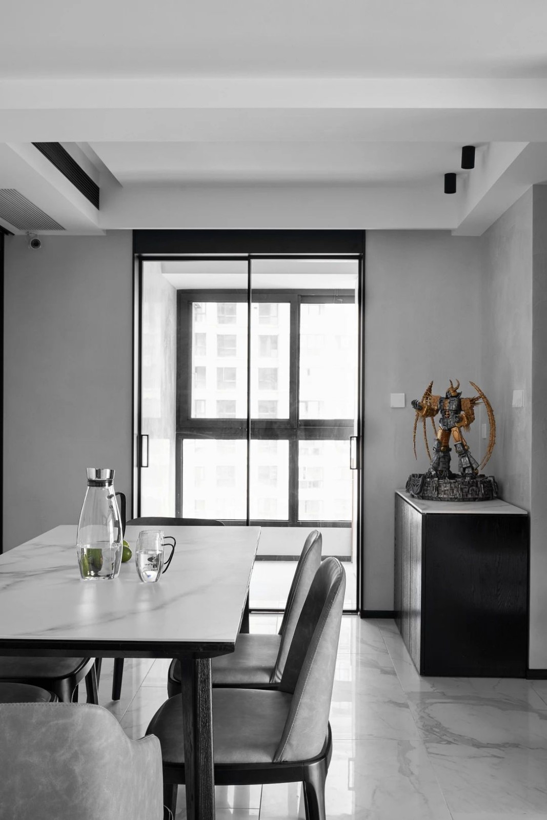 力设计 新作丨手办一面墙 江边一套房-12