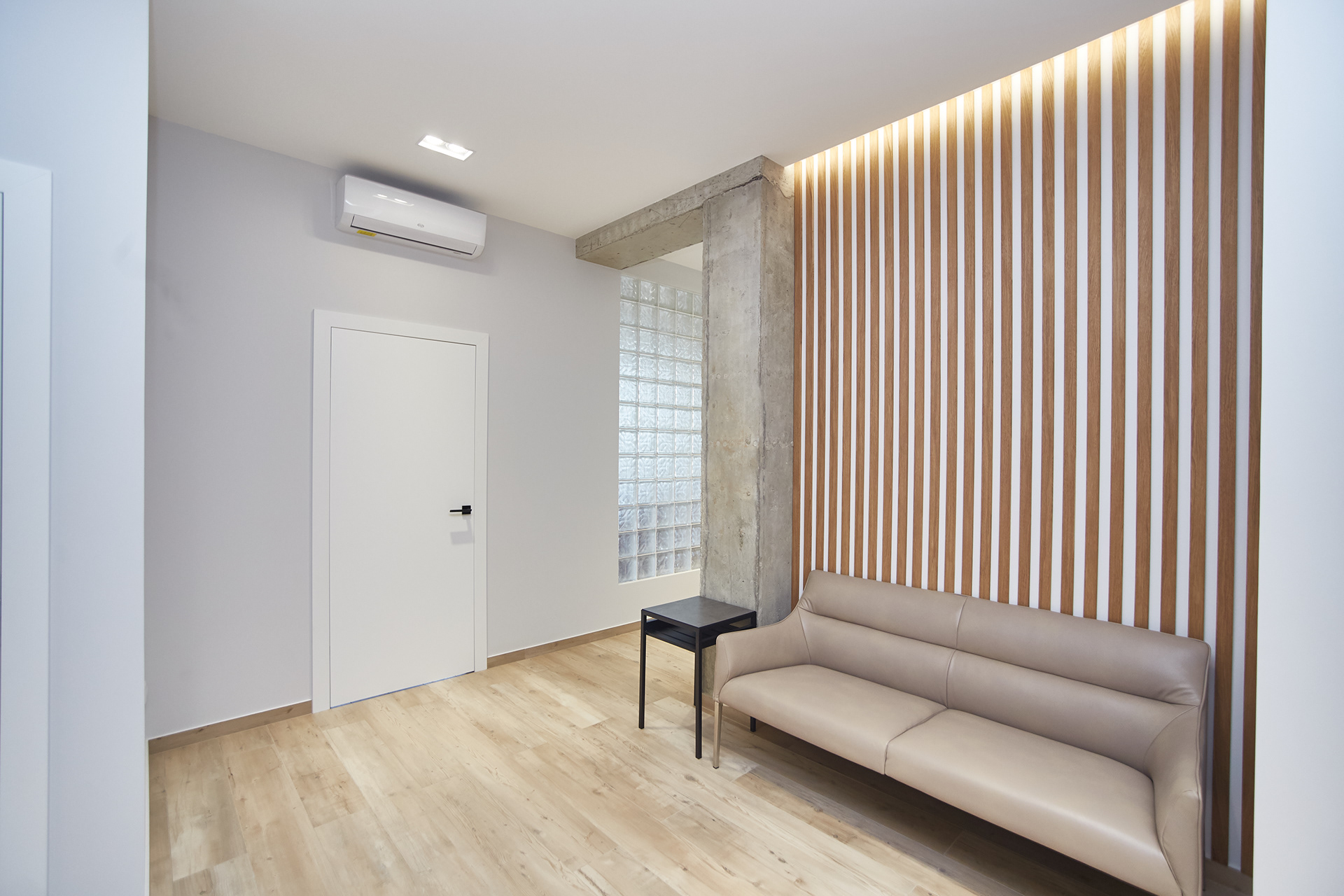 OFFICE OF THE LAW COMPANY: 170 sq.m (Real)-6