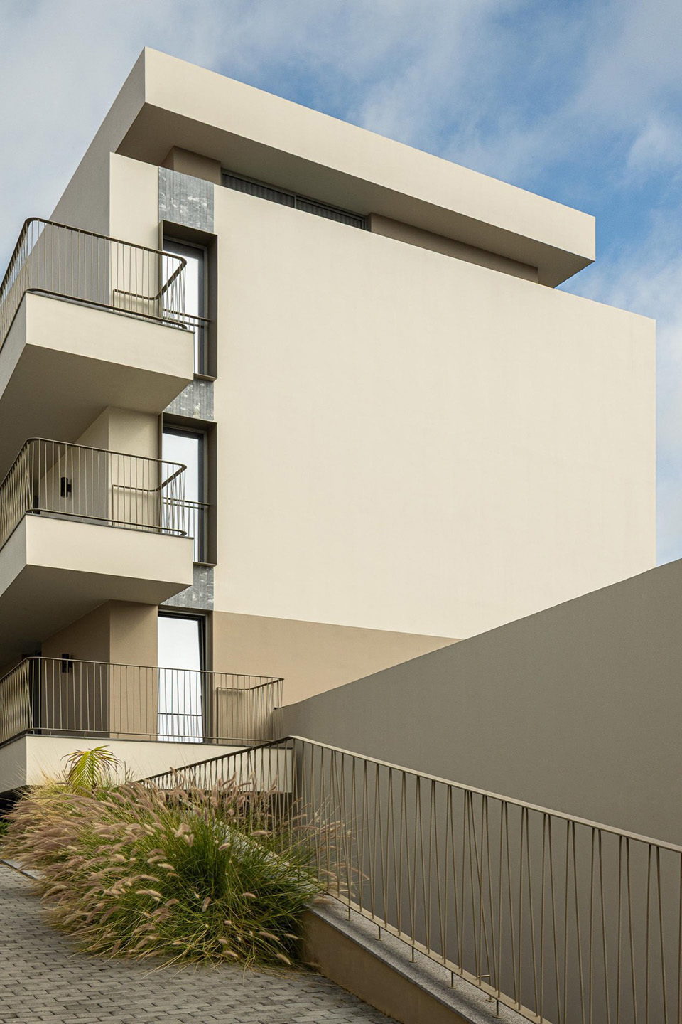 ERNESTO DO CANTO住宅区丨葡萄牙蓬塔德尔加达丨BOX arquitectos-175