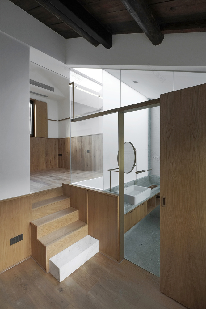 The House with a Tiny Patio Atelier TAO+C-51