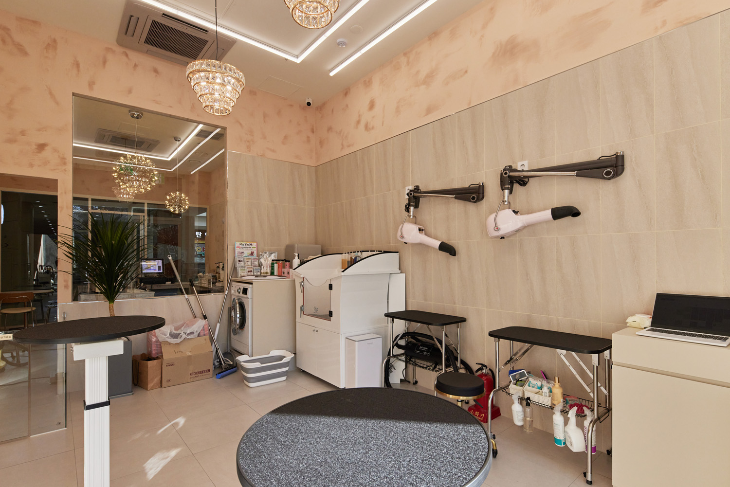 "15 坪温馨咖啡厅&美容室的室内设计"-8