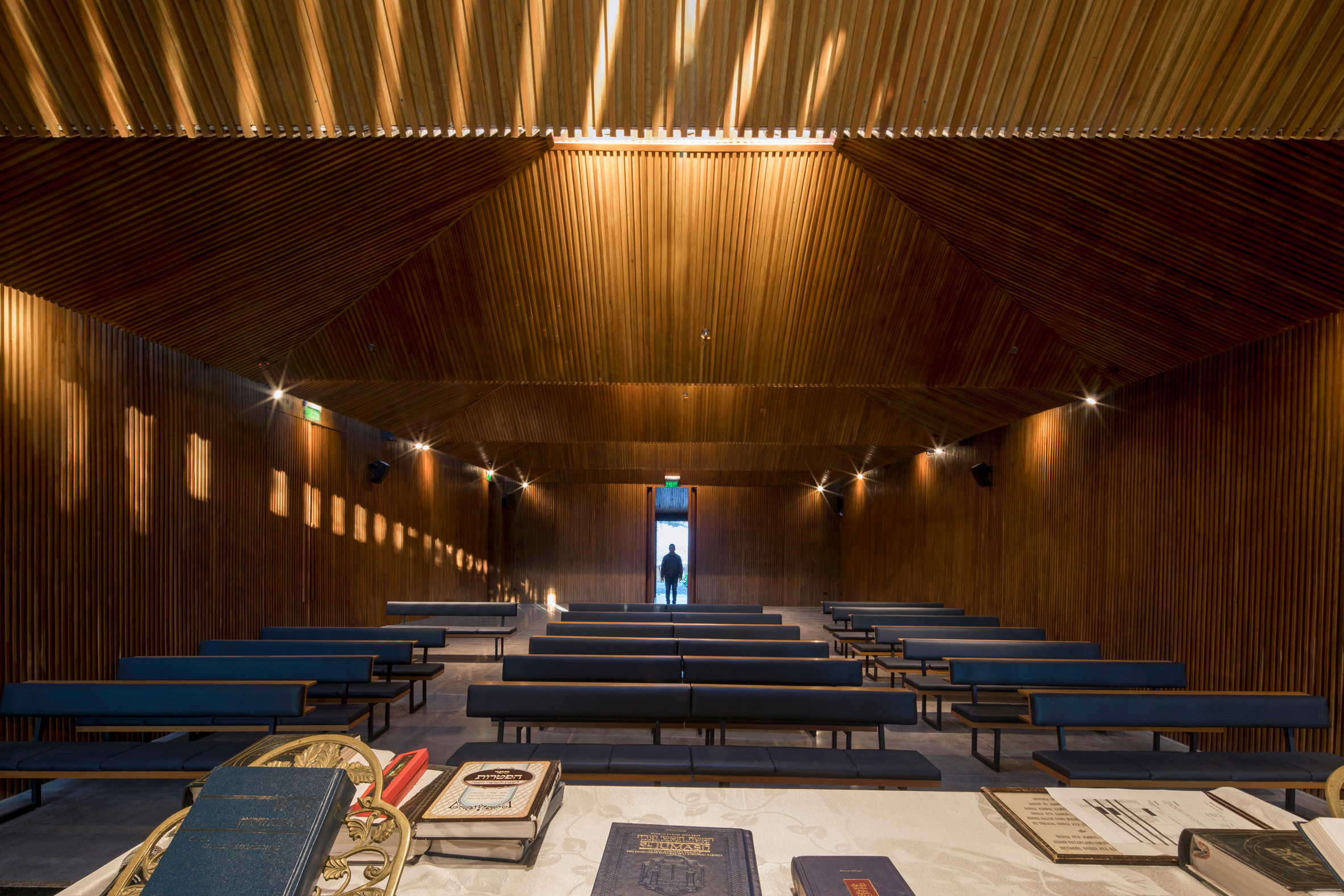 Paraguay Synagogue 更新 | 木纹印迹的混凝土与温暖木头的对比-19