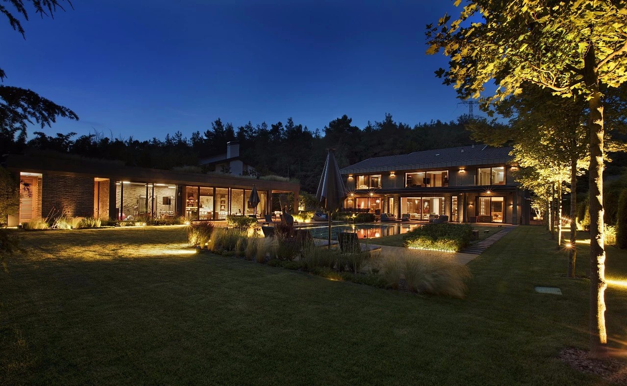 一家 4 口丨住 1700m² 艺术大宅-2