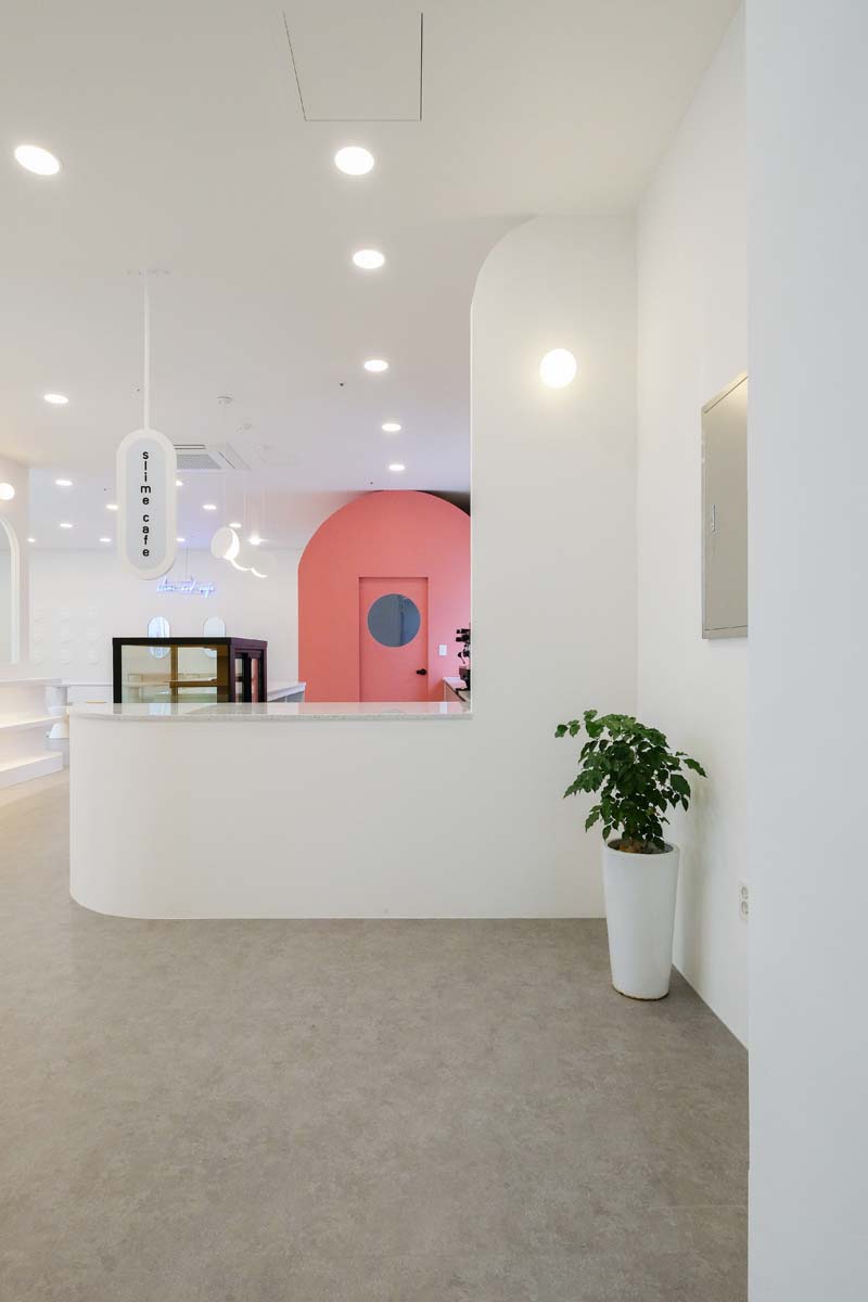 30 平小空间大变身，明亮多彩的咖啡厅设计-6