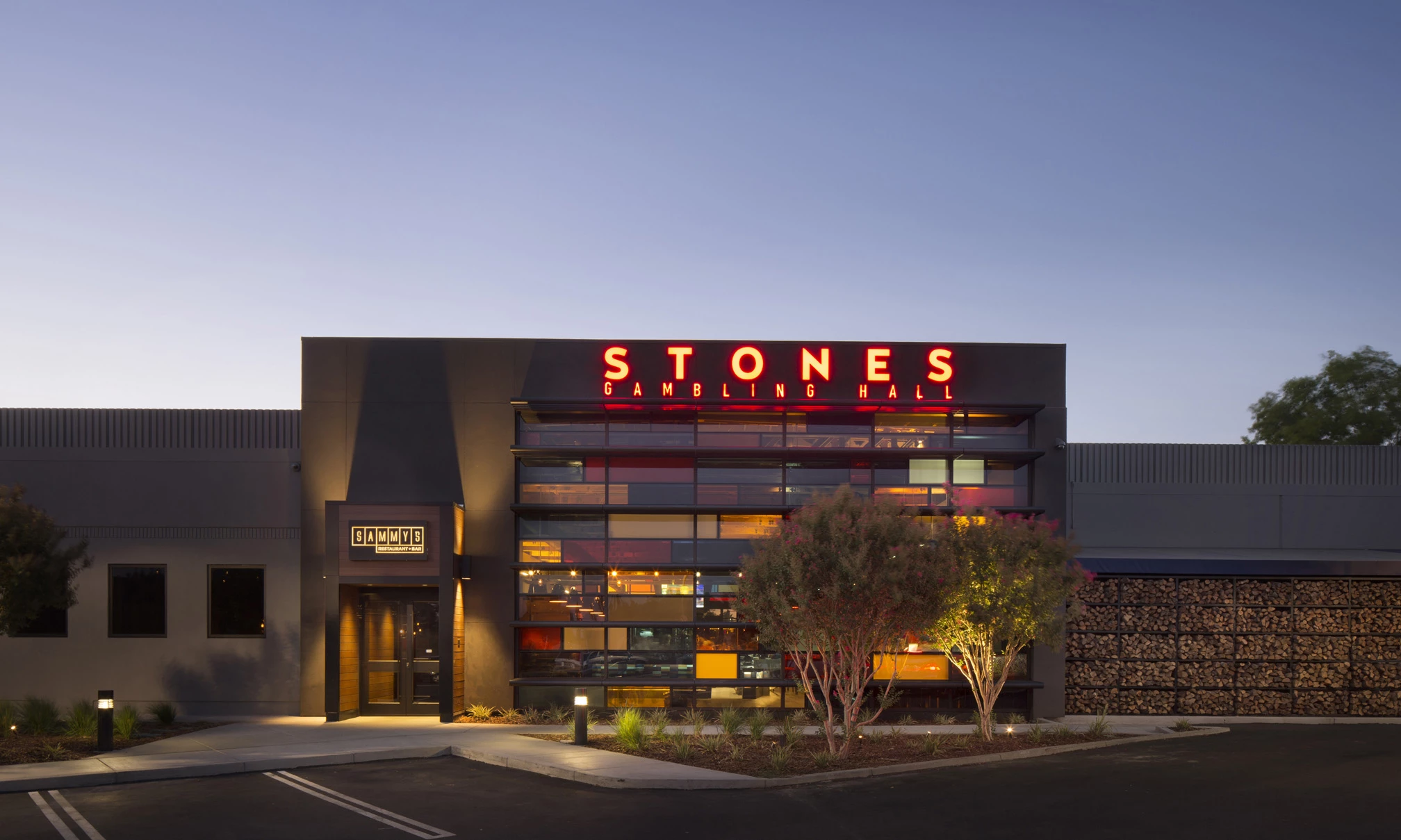 加州 Stones 博彩大厅,融合西部与亚洲元素的精致赌场设计-13