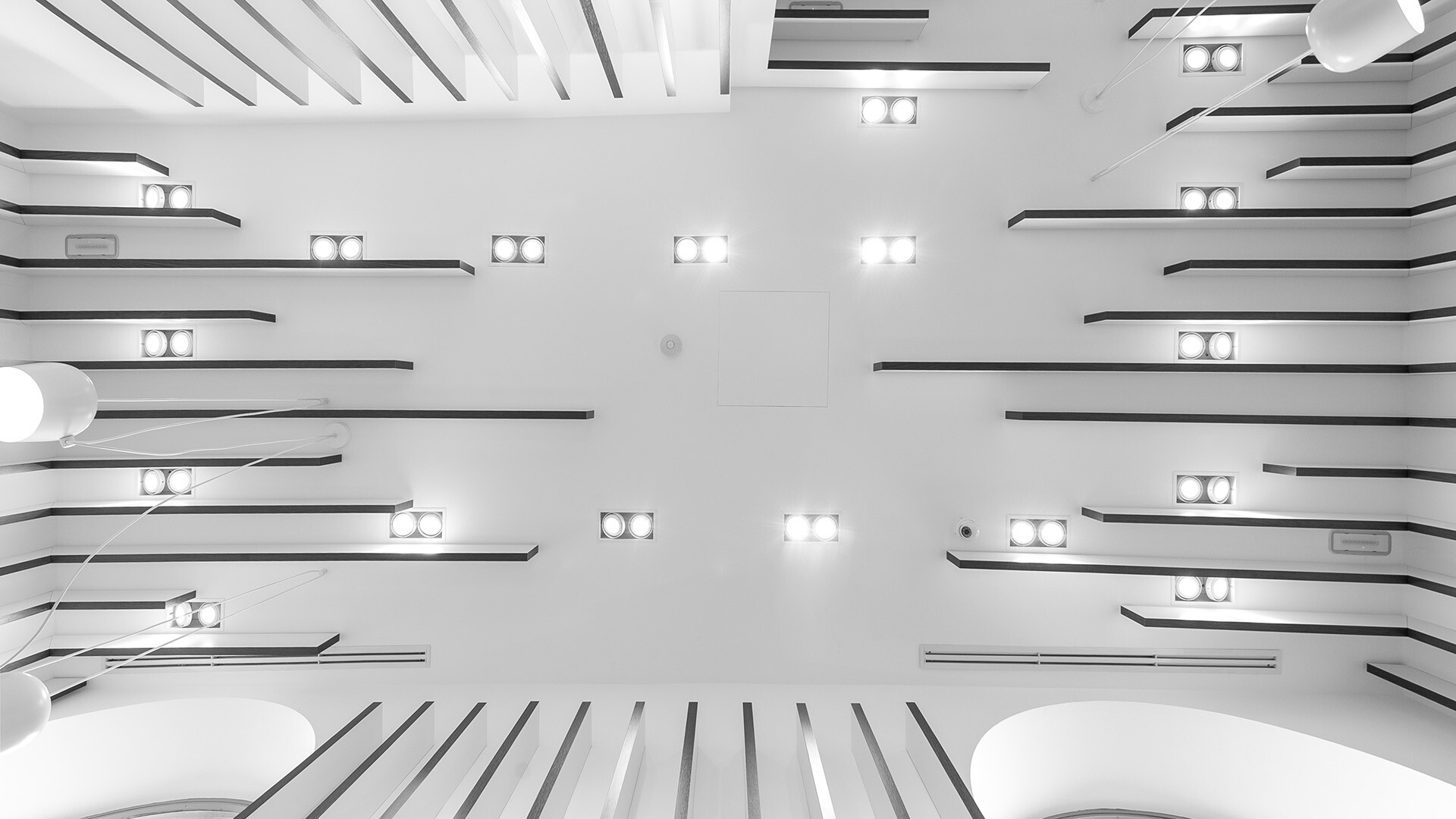 百年眼镜店的现代变身-18