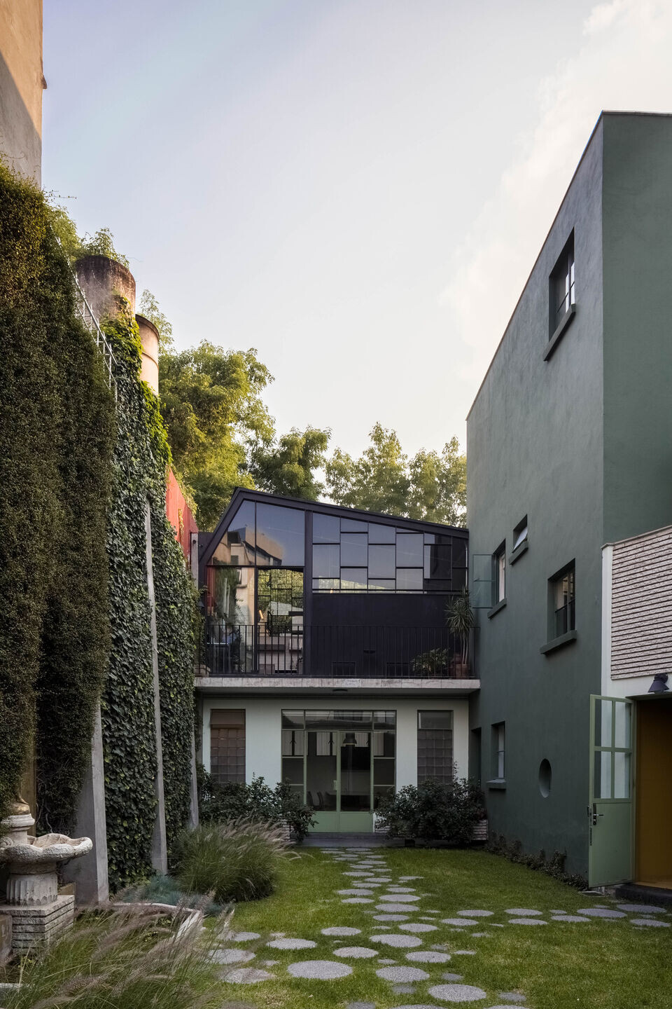 墨西哥城 40 年代老宅变身时尚办公空间-12