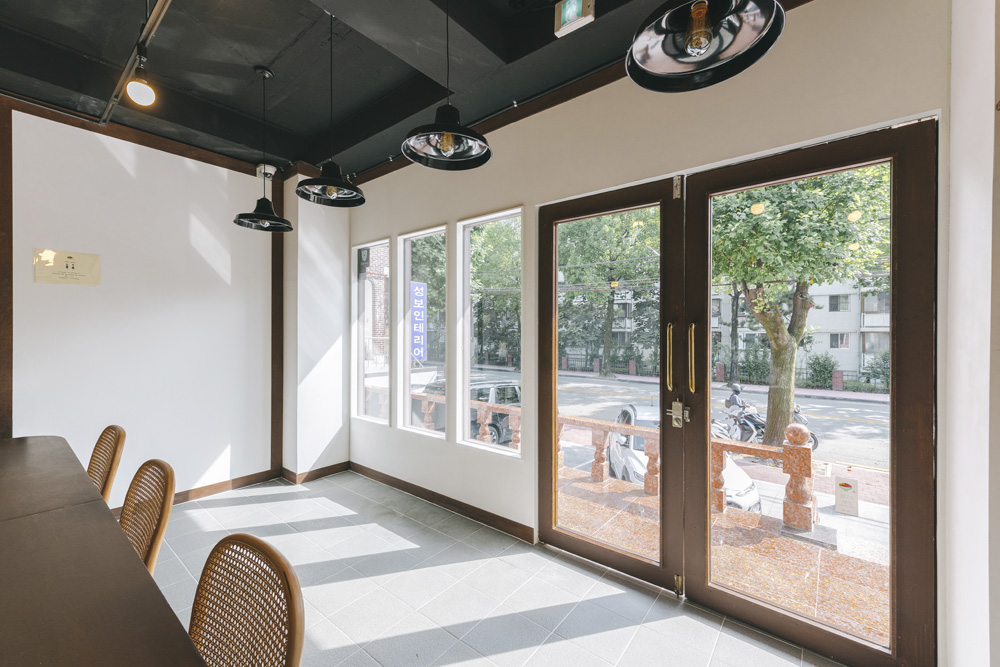 白色木纹，打造 15 平极简卧室之美-7