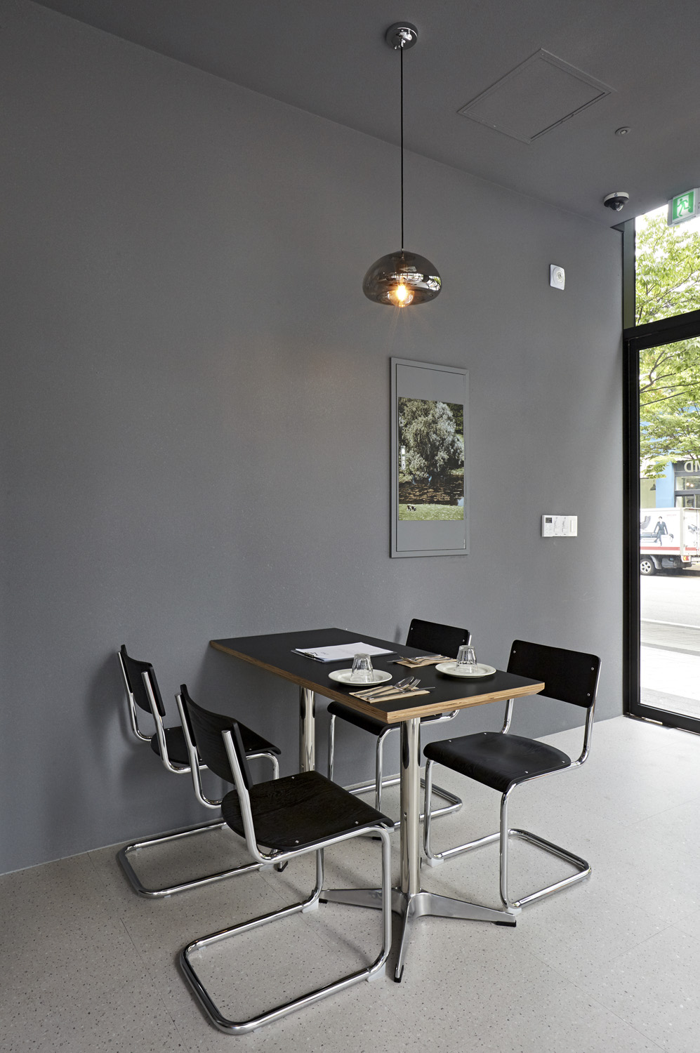 优雅极简，13 平意大利风格小空间的华丽转身-9