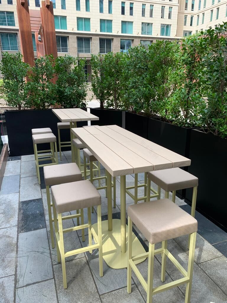 迪拜 Vibe Cafe | 粉色与铜色的健康美食空间-8