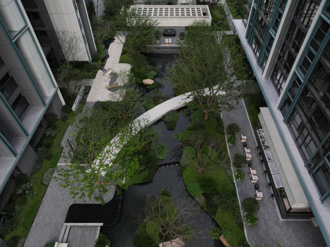 在蓝绿森境里，续写自然与轻奢的故事——华润置地时代之城二期花境-2