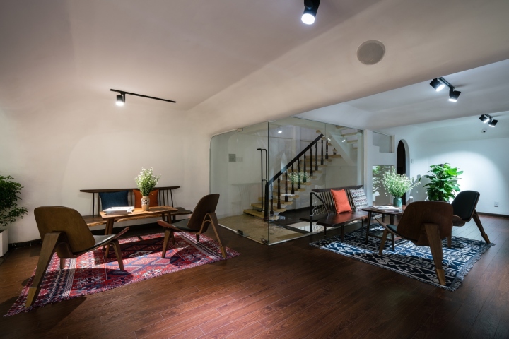 越南胡志明市婚庆大楼·曲线立面与室内星空设计-45