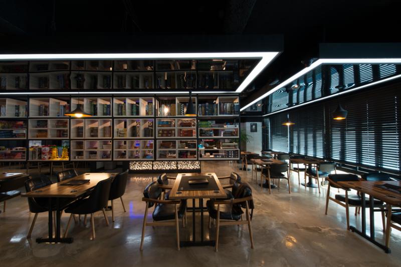 55 平米游戏咖啡厅，明亮灯光下的设计奇迹-5