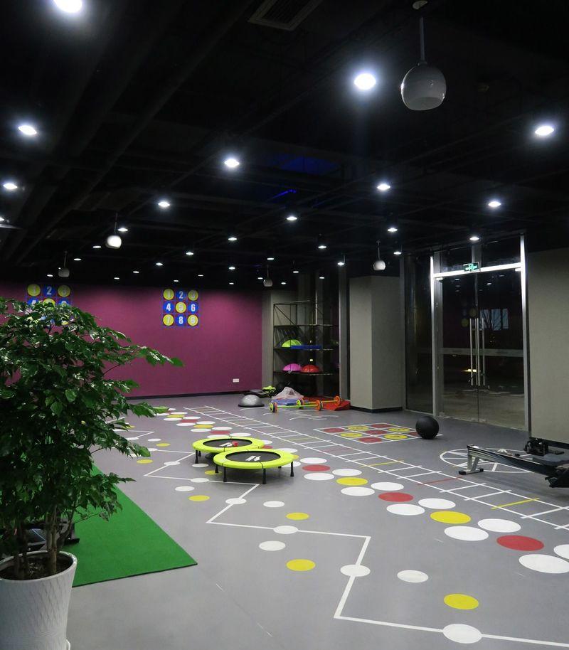 明星健身·汽车工业风奢华健身会所-6