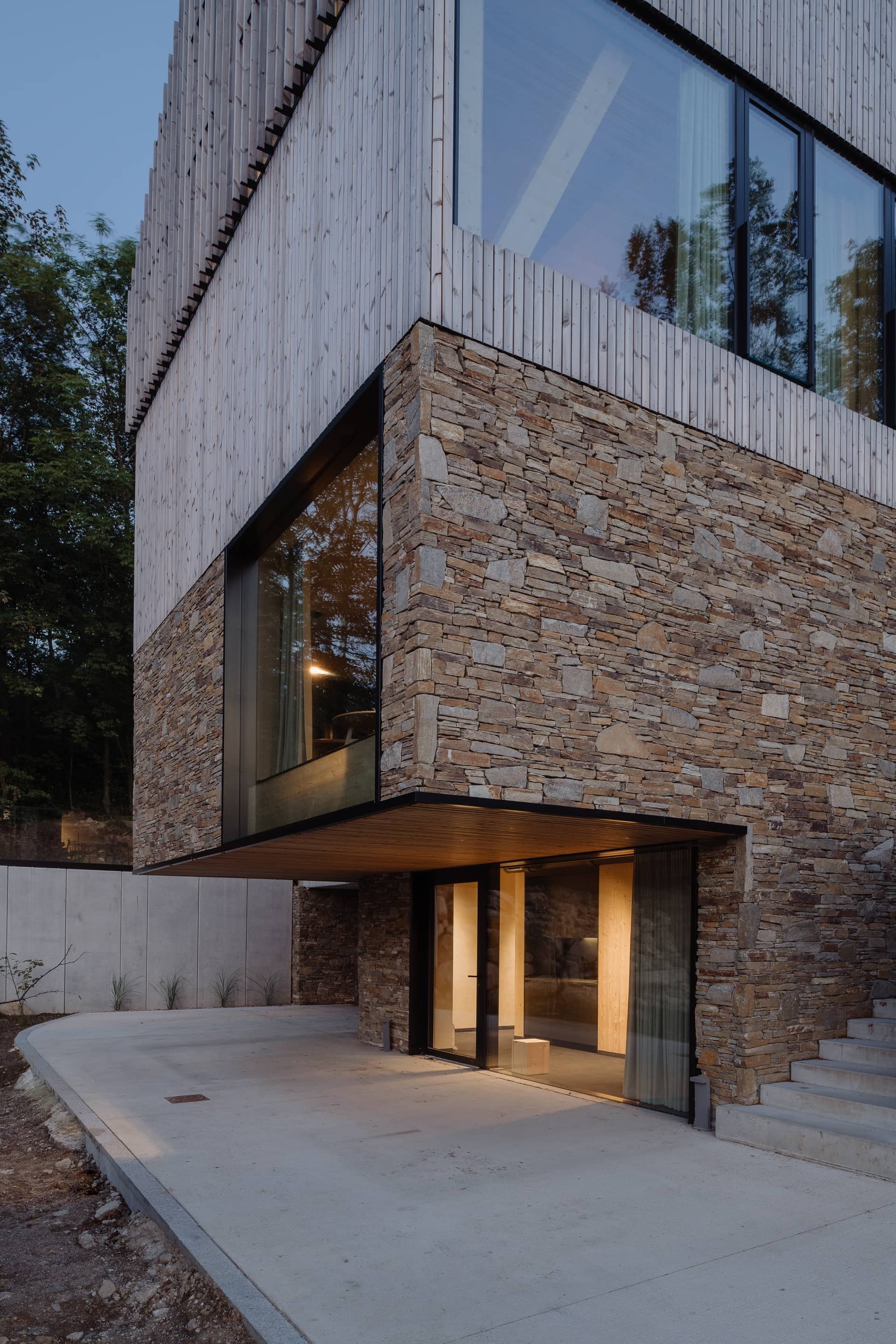 Apartments in Wolf Clearing / studio de.materia-31