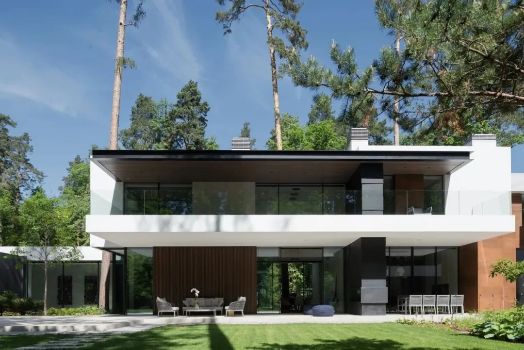 莫斯科郊区别墅,极简美学与自然融合的典范-11