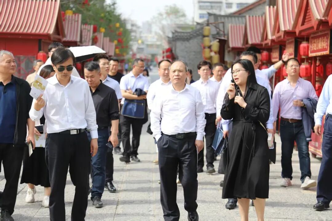 新闻速递|省政府国资委调研中南建院首个“投建运”一体化项目——随州草甸子街改造项目-2